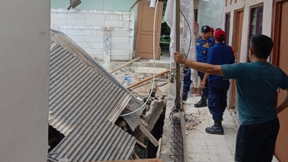 Bangunan Kontrakan dan Indekos di Pancoran Roboh