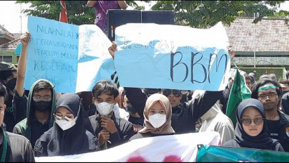 Mahasiswa di Pamekasan Demo Tolak Kenaikan BBM dan Tarif Listrik, Korlap Aksi : Pemerintah Bukan Membantu Pemulihan Ekonomi Malah Mencekik Rakyat