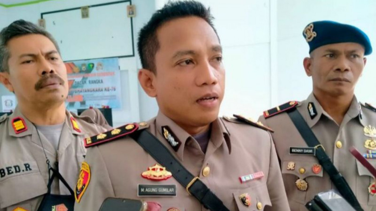 Polisi Dalami Kasus Siswa Pingsan Dianiaya Kepala Sekolah
            - galeri foto
