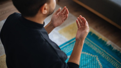 3 Bacaan Doa untuk Saudara yang Tertimpa Musibah atau Kesulitan Lengkap dengan Artinya