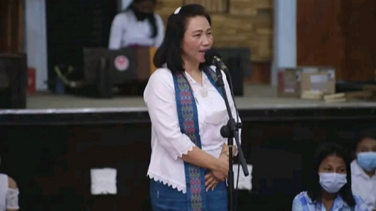 “50 Kg Kemiri” jadi Sandi Suap Proyek APBD ke Istri Bupati Manggarai
            - galeri foto