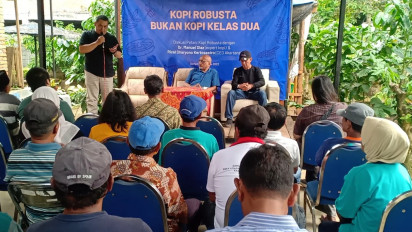 Mahaguru Kopi Dunia Datangi Petani Kopi di Malang, Petani Berharap Mampu Memberikan Nilai Plus