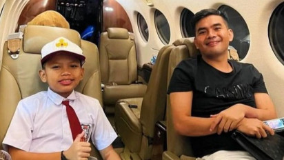 Wow! Penyanyi Cilik Farel Prayoga Berangkat Sekolah Naik Jet Pribadi