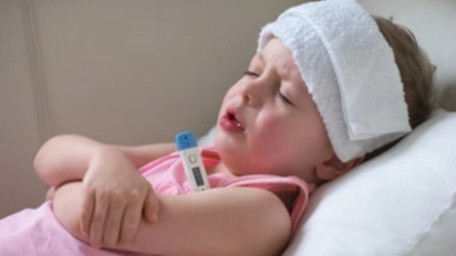 Ini Alasan Kenapa Kompres Demam yang Benar Itu Menggunakan Air Hangat Bukan Air Dingin