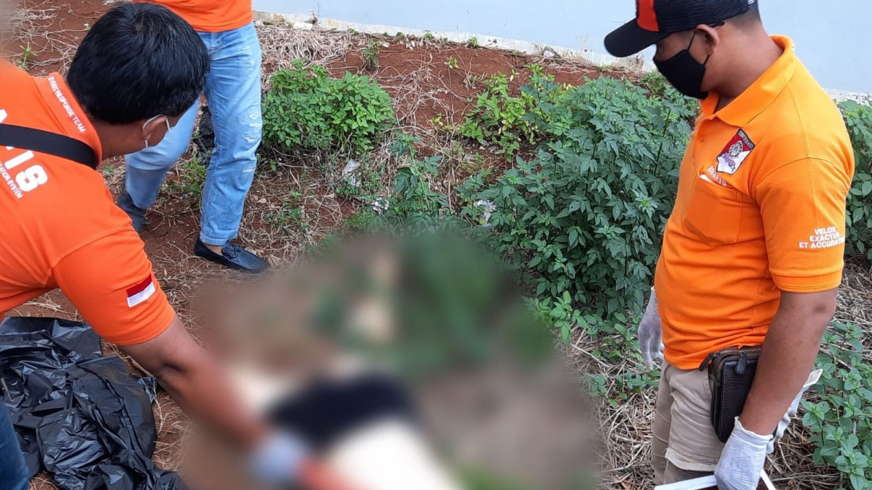 Polisi Periksa Kekasih Mahasiswi yang Tewas Terjatuh dari Lantai 9 Apartemen di Semarang
            - galeri foto