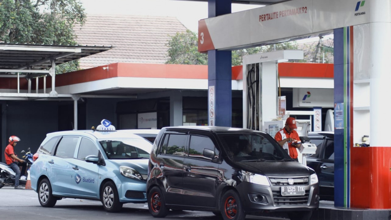 Rawan Penimbunan BBM Bersubsidi, Polda Metro Jaya Kerahkan Petugas Jaga SPBU
            - galeri foto