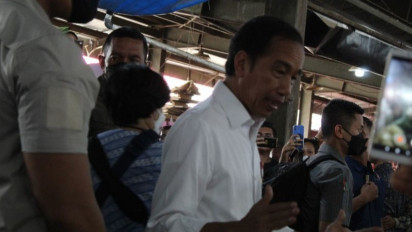 Selain Kaos, Presiden Bagikan Bantuan ke Pedagang Pasar Pasir Gintung Bandar Lampung
