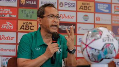 Aji Santoso Komentari Pemain Bali United yang Berjatuhan saat Sudah Unggul Lawan Persebaya: Pertandingan jadi Banyak Dihentikan