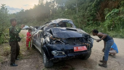 Mobil Tim Vaksinator di Tarakan Terguling Masuk Jurang Setelah Menabrak Tiang Listrik