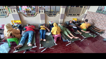 Peringati Hari Palang Merah (PMI), Ibu-ibu di Banyuwangi Gelar Aksi Donor Darah Massal