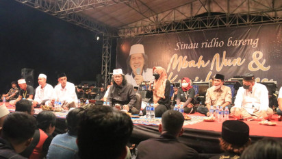Sinau Ridho Bareng Cak Nun, Dihadiri Bupati dan Wakil Bupati Mojokerto