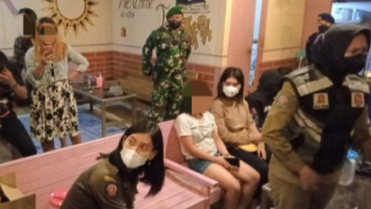 Tempat Karaoke Berkedok Warung Makan Dirazia Satpol PP Pati, 5 Pemandu Karaoke Hingga Puluhan Botol Miras Diamankan