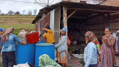 Ramai-ramai Petani Desa Sijambur Buat Pupuk Organik, Ternyata Gegara Ini