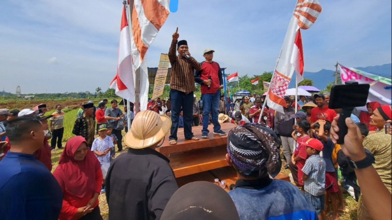 Tak bisa Tanam Padi, Ratusan Petani Rawa Pening Tolak Batas Sempadan Danau
            - galeri foto