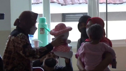 Alami Trauma Berat, Menteri Sosial Jenguk Balita Korban Penganiayaan Orang Tua Angkat