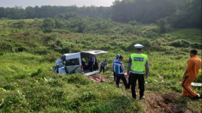 Kronologi Kecelakaan Maut di Jalan Tol Semarang-Batang, Pengemudi Mengantuk Sebabkan Kendaraan Tak Terkendali hingga Masuk Parit