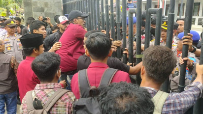 Demo Penolakan Kenaikan Harga BBM di Kendari, Massa dan Aparat Bersitegang