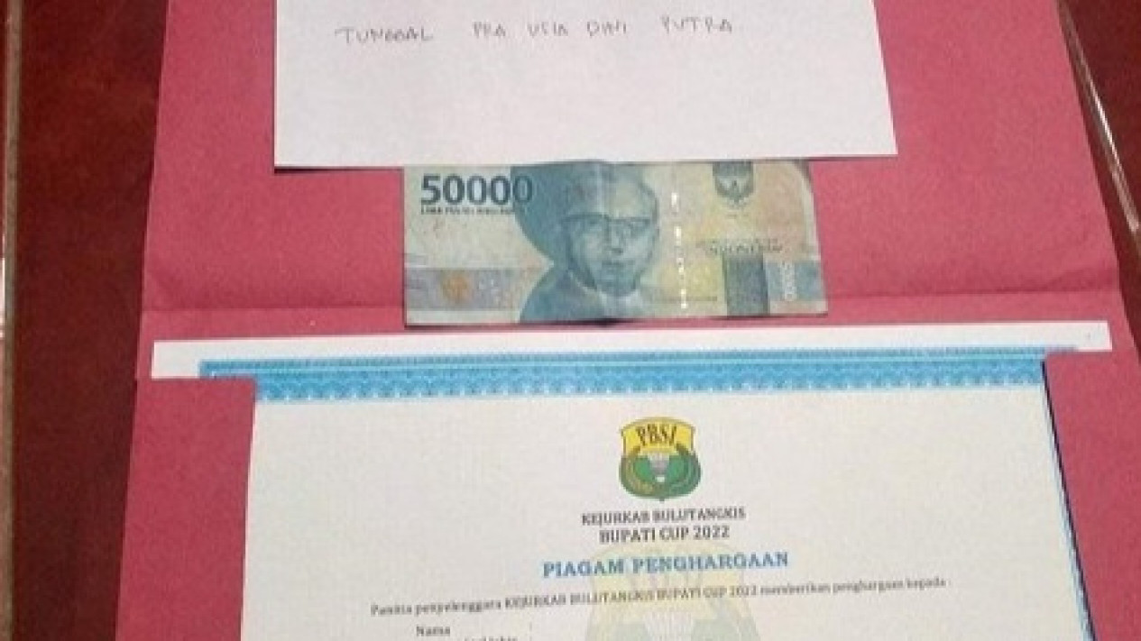 Heboh! Turnamen Bulu Tangkis Bupati Cup di Pekalongan Berhadiah Rp 50 Ribu, Lebih Mahal Biaya Pendaftarannya
            - galeri foto