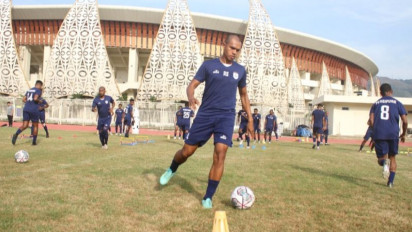 Mantan Bek Timnas, Ricardo Salampessy, Raih Sertifikat Pelatih A AFC