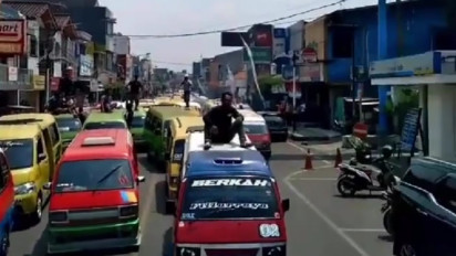 Sopir Angkot Demo Tolak BBM Naik, Ruas Jalan di Purwakarta Kota Lumpuh