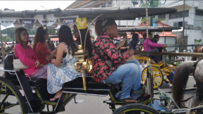 Belasan Influencer dan Artis Ibu Kota Pawai Andong di Jalanan Yogyakarta