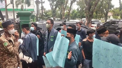 Puluhan Pelajar Geruduk Kemenag Sumut: Usut Tuntas Pungli MAN 2 Kota Medan