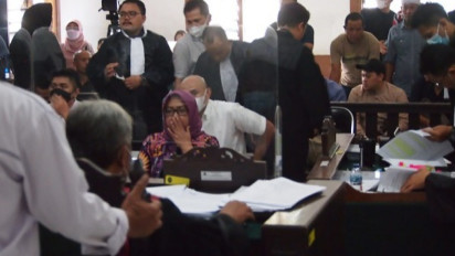 Ade Yasin Terisak-isak di Persidangan Merasa Difitnah Terlibat Suap