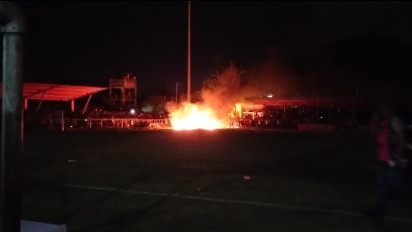 Laga Persiraja Banda Aceh Kontra PSMS Medan Gagal Akibat Lampu Padam, Penonton Bakar Sejumlah Fasilitas Stadion