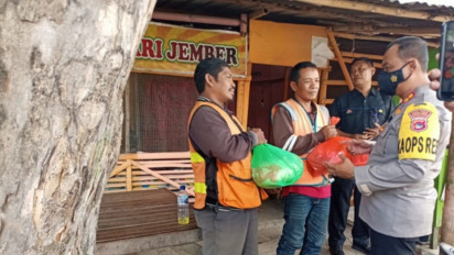 BBM Naik, Kepolisian Resort Sumbawa Barat Bagi-Bagi Sembako