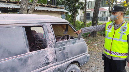 Minibus Berisi BBM Subsidi Terbakar, Polisi Melakukan Olah TKP di SPBU Kraksaan Probolinggo