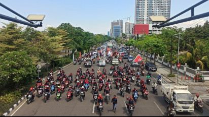 Ribuan Buruh Jatim Gelar Unjuk Rasa Tolak Kenaikan Harga BBM