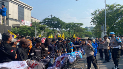 Ratusan Mahasiswa di Semarang Demo Tolak Kenaikan Harga BBM