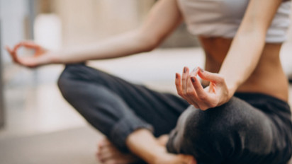 Para Istri Wajib Tahu, Ini 5 Pose Yoga yang Bisa Bikin Tubuhmu Mudah Mencapai Kepuasan Seksual bersama Suami