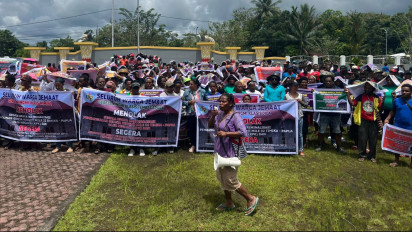 Geruduk Gedung DPRD Mimika, Ini Permintaan Pendemo Jemaat Gereja Kingmi