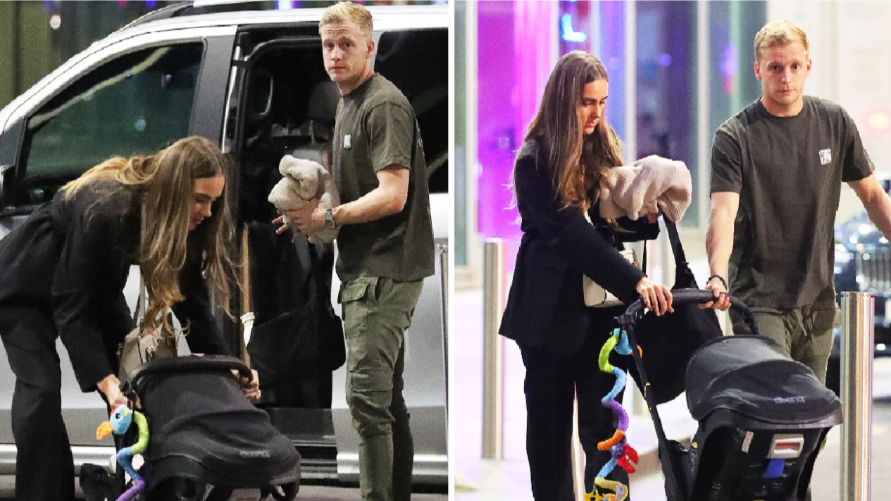 Tak Masuk Tim Inti MU, Donny van de Beek Malah Bersantai dengan Keluarga
            - galeri foto