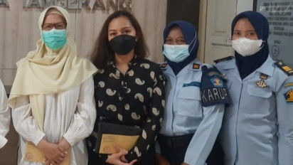 Mantan Jaksa Pinangki Dulu Berjilbab saat Sidang Suap Djoko Tjandra, Kini Tanpa Jilbab Saat Bebas Bersyarat