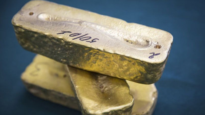 Emas Jatuh 9,70 Dolar Tertekan Oleh Dolar AS Yang Lebih Kuat