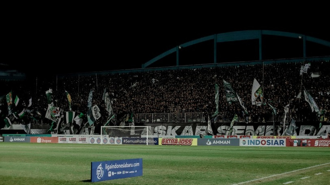 PSS Sleman Didenda 50 Juta Gara-Gara Suporter Lempar 2 Gelas Plastik ke Lapangan saat Tanding Lawan Persebaya
            - galeri foto