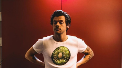 Viral Video Harry Styles Dituding Ludahi Aktor Chris Pine saat Hadir di Venice Film Festival 2022