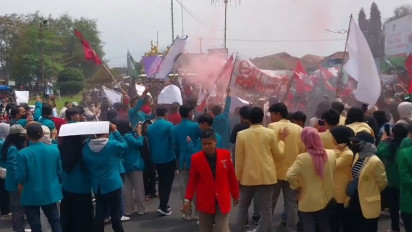 Demo Tolak BBM Naik, Massa di Garut Blokir Jalan