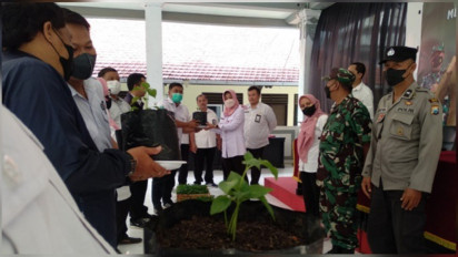 Harga Cabai Mahal, Muspika Junrejo Batu Bagikan 1400 Bibit Cabai ke Sejumlah Desa/ Kelurahan