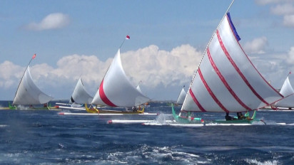 Lomba Perahu Layar, Nelayan Banyuwangi Adu Cepat Taklukan Selat Bali