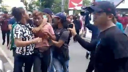 Bawa Sajam, Pengunjuk Rasa Tolak Kenaikan BBM di Mataram Ditangkap Polisi