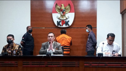 KPK Umumkan Bupati Mimika Eltinus Omaleng Jadi Tersangka Korupsi Pembangunan Gereja Kingmi Mile 32, Rugikan Negara Rp21,6 Miliar