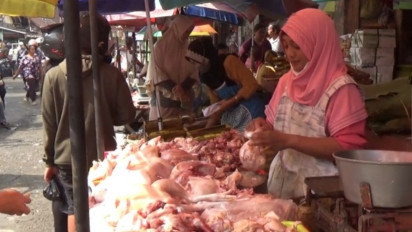Harga Ayam Potong di Pasar Tradisional Salatiga Naik, Omzet Pedagang Turun