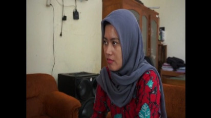 Kemarin Dugem, Joget Lincah Sambil Tenggak Miras yang Dituang Temannya, Kini Bu Sekdes Tampil Berkerudung Sambil Bilang: Salah Saya Apa?