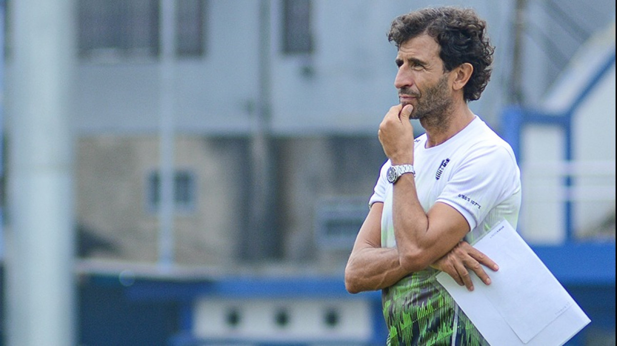 Benahi Performa Tim Jelang Laga Lawan Arema FC, Luis Milla Terus Pantau Kondisi Para Pemain Persib yang Masih Cedera
            - galeri foto