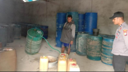 Penyelundupan Ribuan Liter BBM Diamankan Polisi di Laut Seram Timur