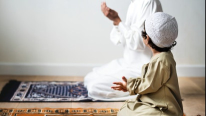 6 Amalan untuk Orang Tua yang Sudah Wafat, Seorang Anak Wajib Mengamalkannya