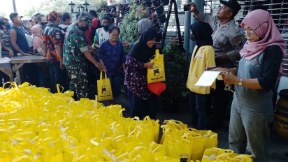 Ribuan Warga Semarang Terdampak Kenaikan Harga BBM Terima Bantuan Sosial